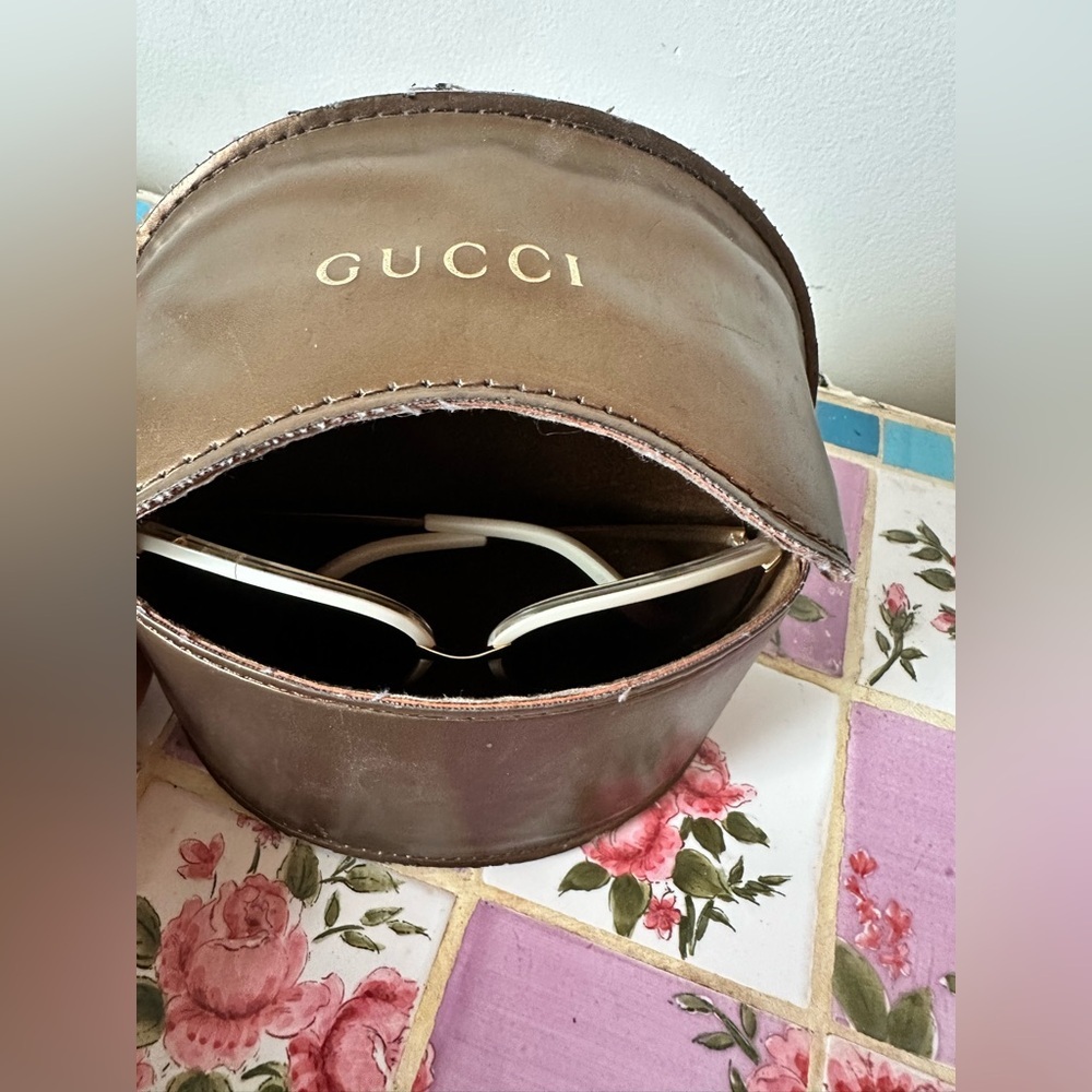 Gucci Women's Brown Cream Gold Oversized Sunglasses - Picture 9 of 11